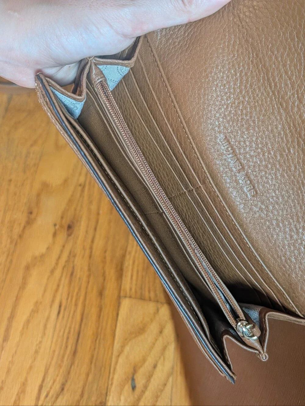 Michael Kors Brown Leather Purse And Pocketbook